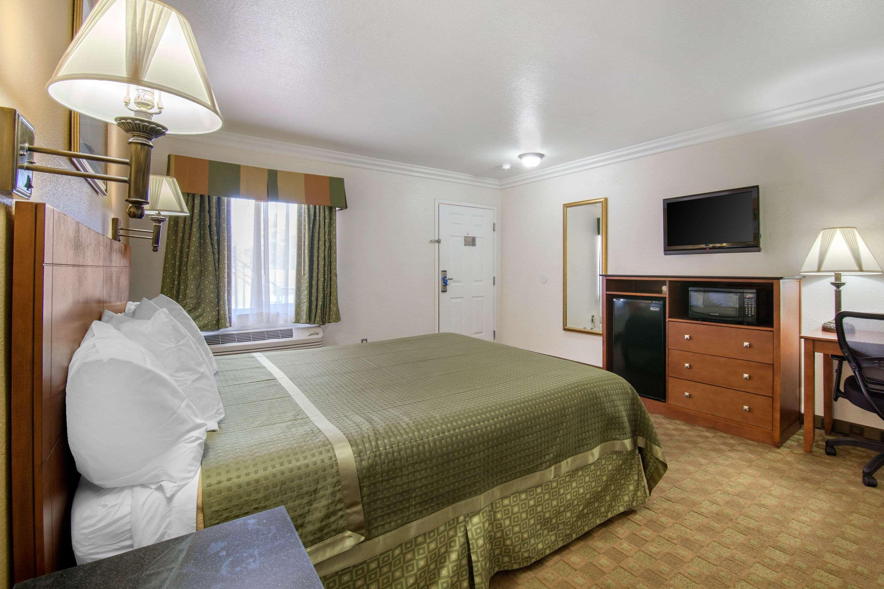 Rodeway Inn Adelanto Us 395 Exterior foto